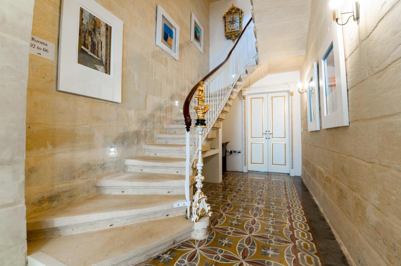 Monreal Boutique Townhouse - R024Rm3 Hotel Паола Екстериор снимка